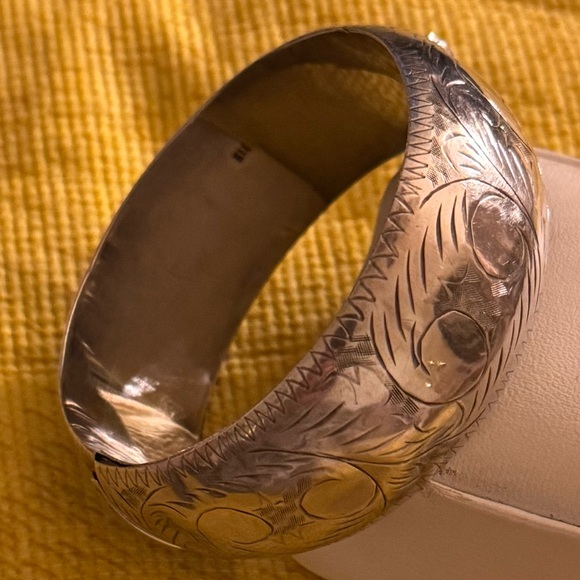 Antique Victorian/Art Deco Etched Sterling Bangle w/ Clasp - Picture 3 of 15